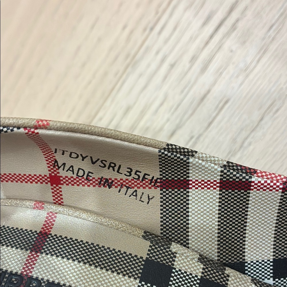 Burberry Cream and Black Heels with Classic Check Pattern size 8 - Picture 5 of 8